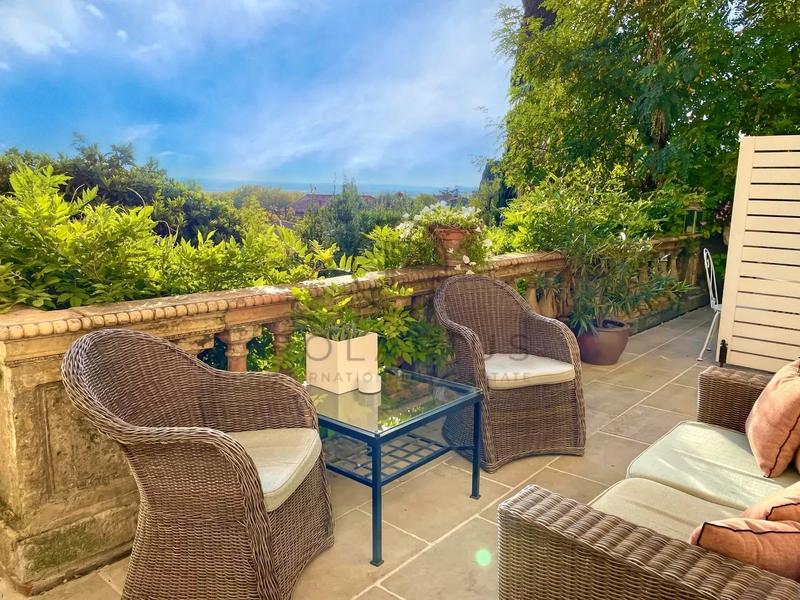 Villa - 614 m² - 12 pièces