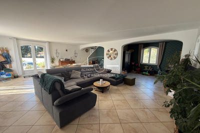 Propriété - 190 m² - 6 pièces