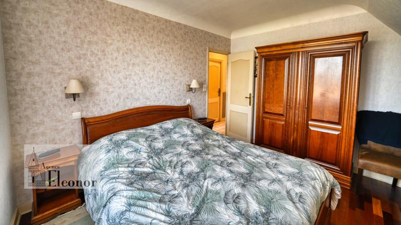 Maison - 208 m² - 9 pièces