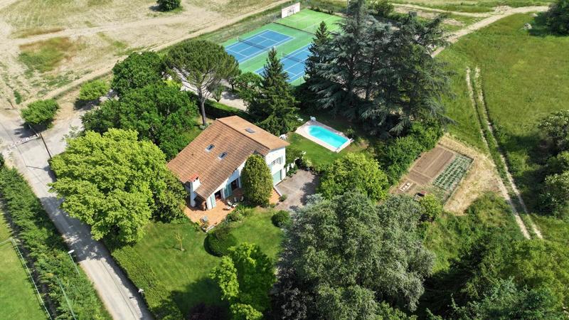 Maison - 247 m² - 9 pièces