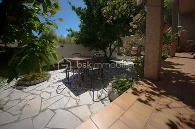 Villa - 153 m² - 9 pièces