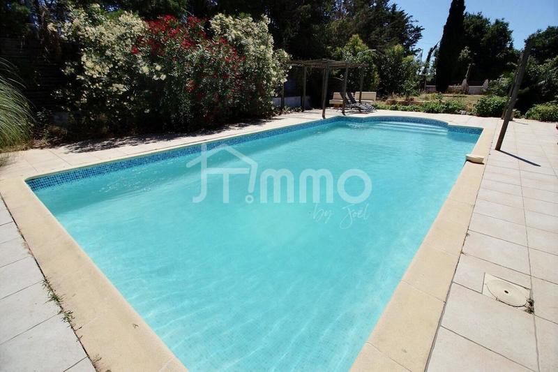 Villa - 390 m² - 5 pièces