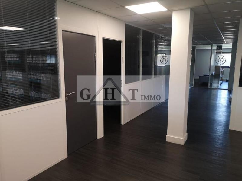Bureau - 702 m²