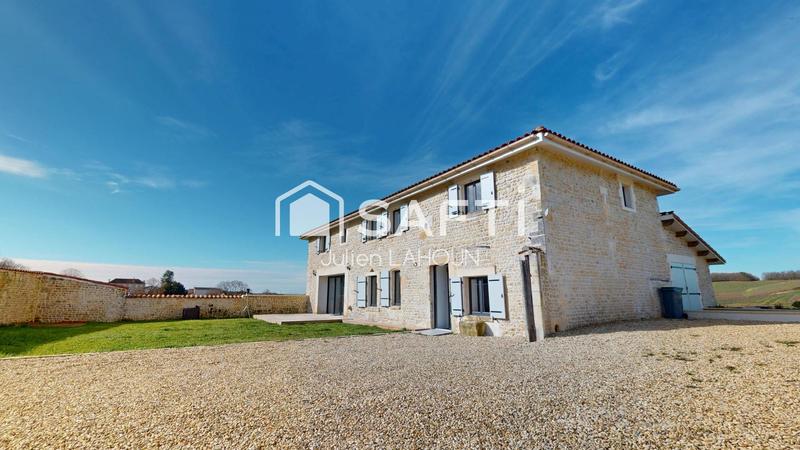Maison - 230 m² - 8 pièces
