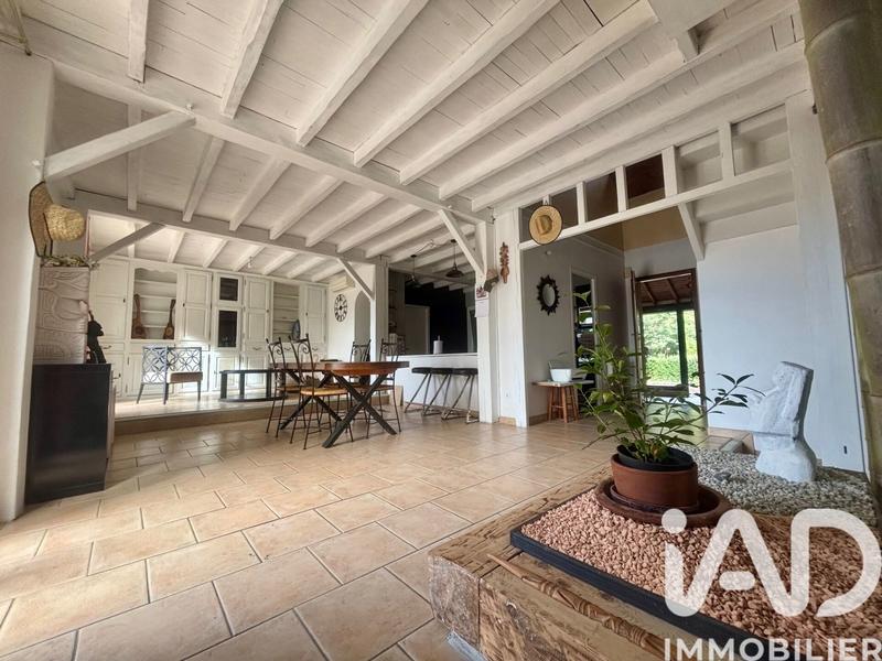 Maison - 200 m² - 8 pièces