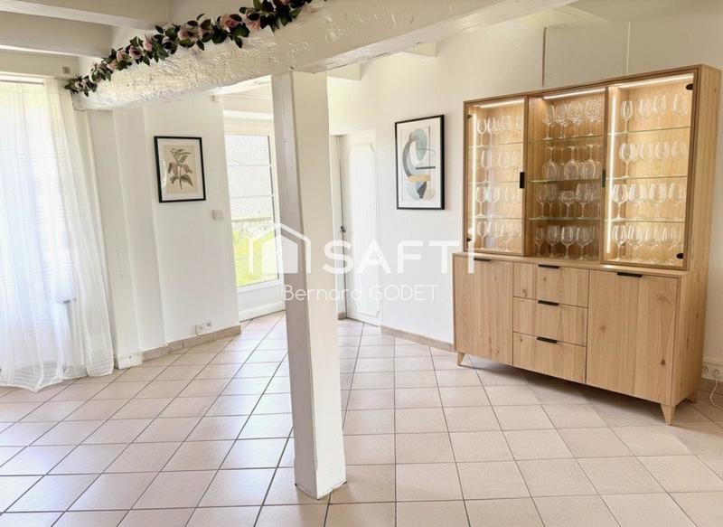 Maison - 219 m² - 8 pièces
