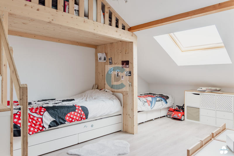 Appartement - 100 m² - 5 pièces