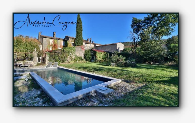 Maison - 307 m² - 9 pièces