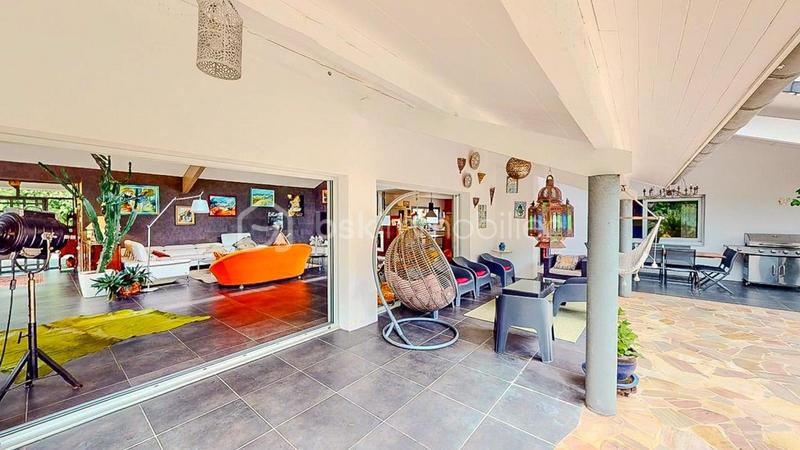 Propriété - 450 m² - 9 pièces