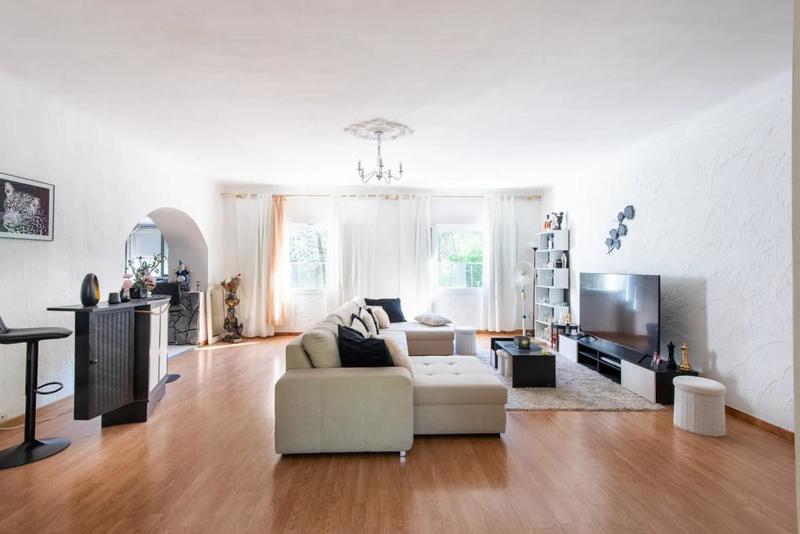 Villa - 280 m² - 11 pièces