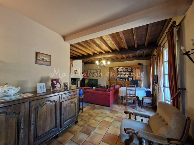 Maison - 225 m² - 11 pièces