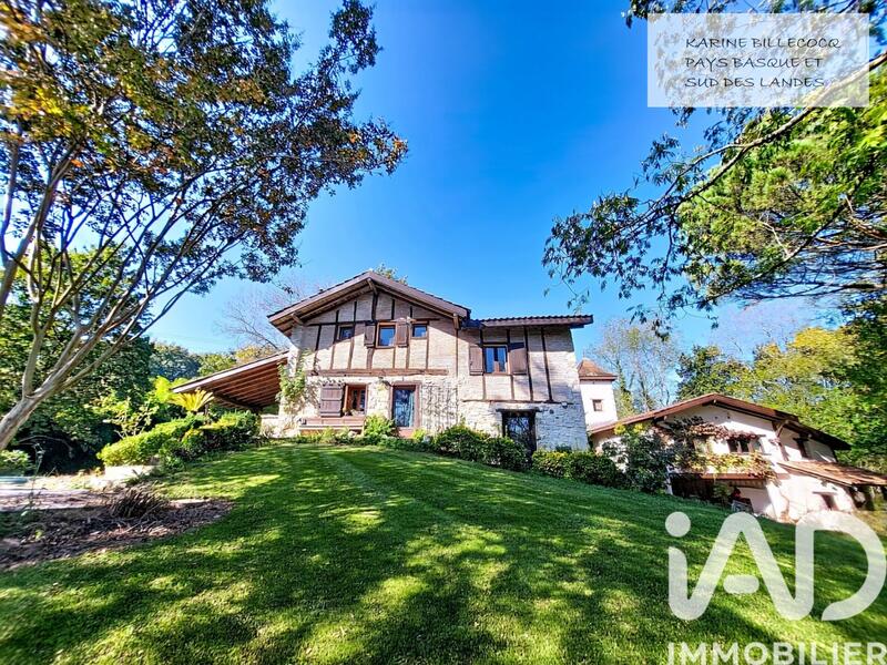 Maison - 338 m² - 12 pièces