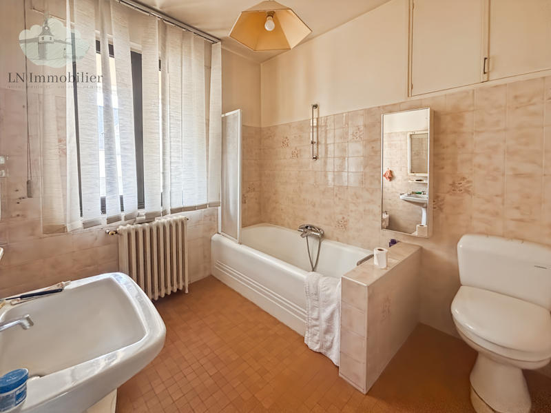 Maison - 189 m² - 9 pièces