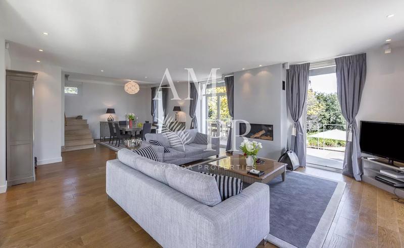 Villa - 270 m² - 8 pièces