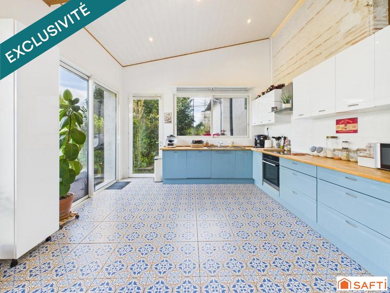 Maison - 210 m² - 8 pièces