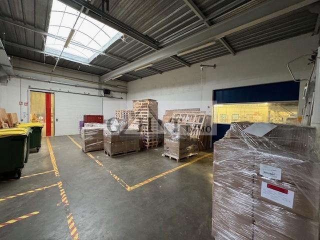 Entrepôt - 1 625 m²