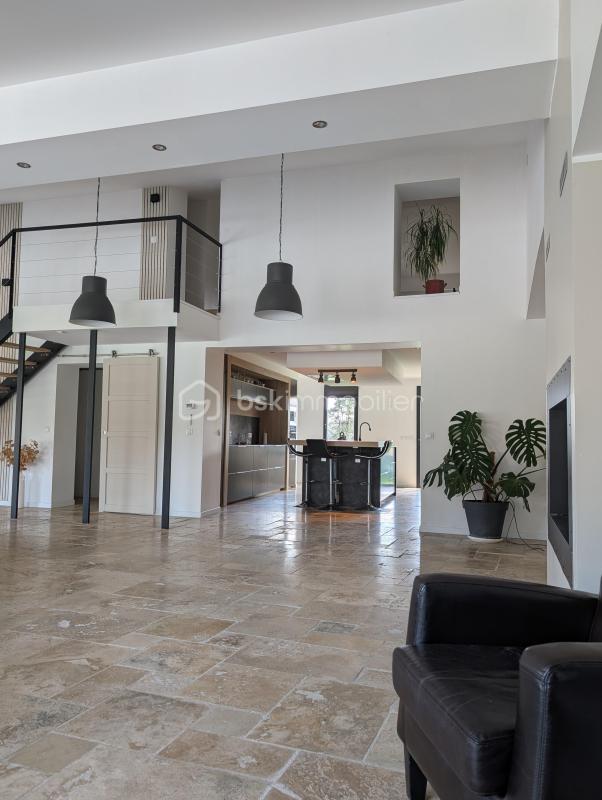 Maison - 302 m² - 8 pièces