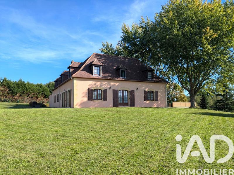 Maison - 277 m² - 9 pièces