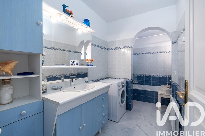 Maison - 230 m² - 7 pièces