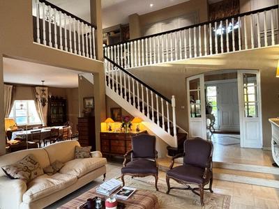 Maison - 275 m² - 12 pièces