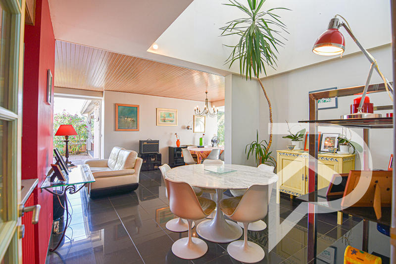 Maison - 242 m² - 6 pièces