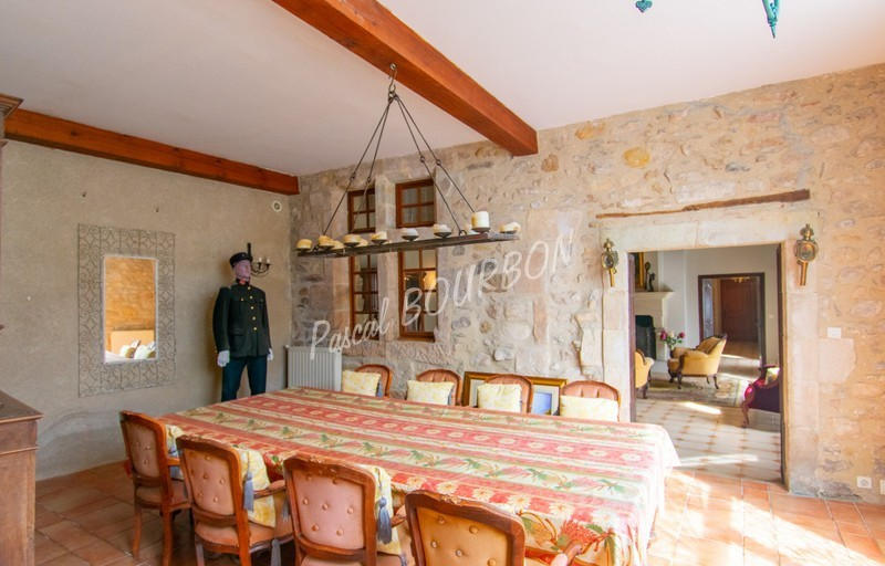 Maison - 250 m² - 8 pièces