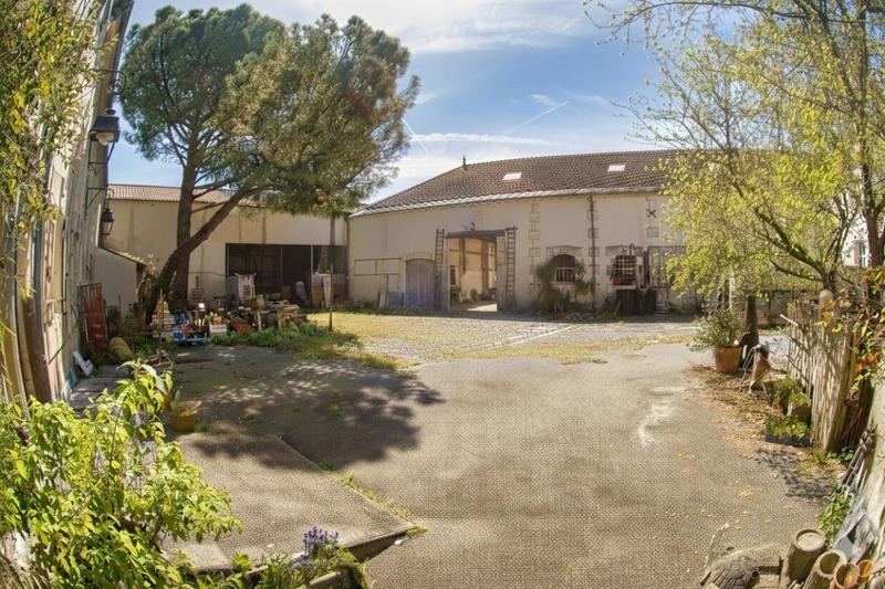 Propriété - 336 m² - 12 pièces