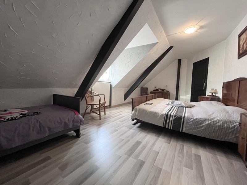 Maison - 250 m² - 9 pièces