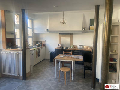 Maison - 208 m² - 12 pièces