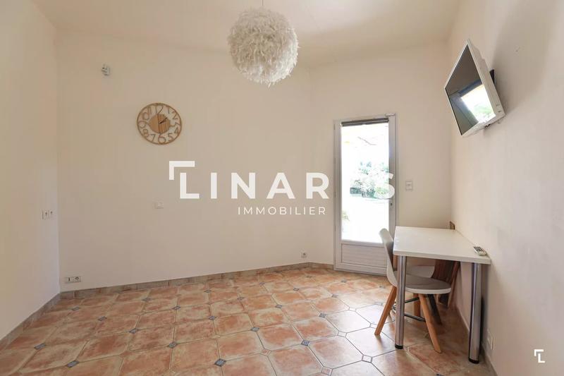 Propriété - 230 m² - 9 pièces