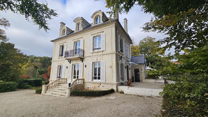 Maison de maîtres - 465 m² - 14 pièces