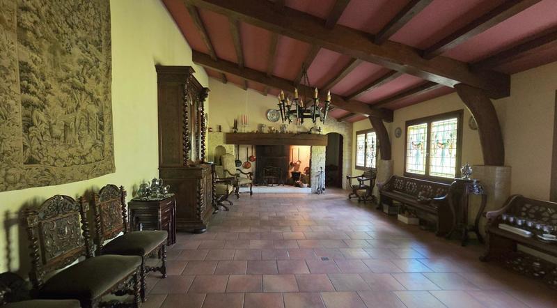 Maison - 218 m² - 7 pièces