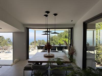 Maison - 280 m² - 8 pièces