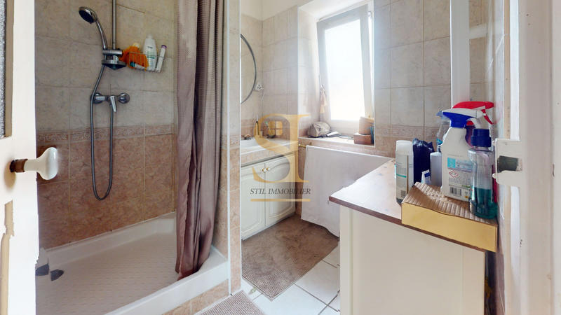 Maison - 250 m² - 7 pièces