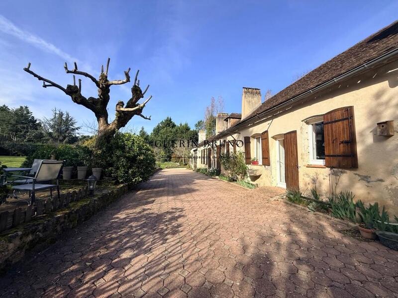 Propriété - 364 m² - 10 pièces