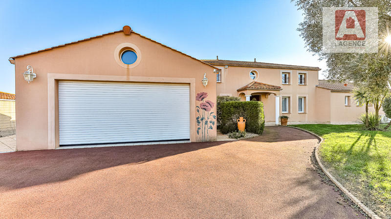 Maison - 318 m² - 7 pièces