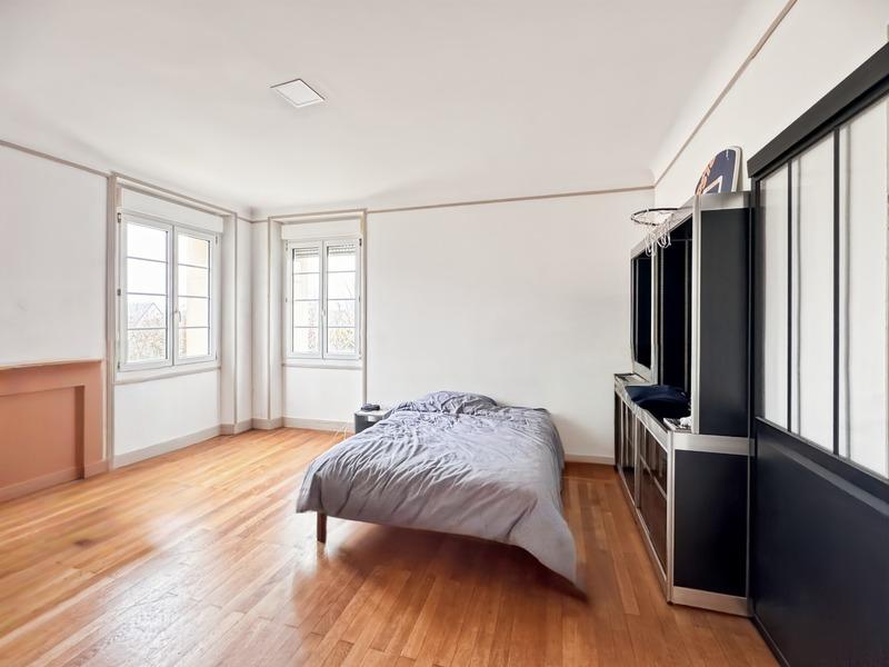 Maison - 220 m² - 7 pièces