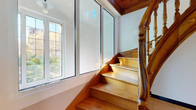 Maison - 226 m² - 7 pièces