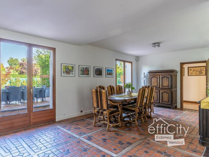 Maison - 250 m² - 9 pièces