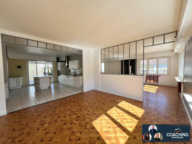 Maison - 210 m² - 10 pièces