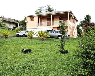 Maison - 240 m² - 9 pièces