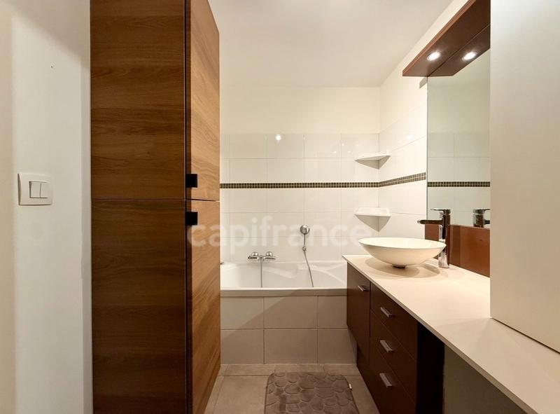 Appartement - 99 m² - 4 pièces