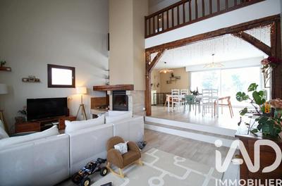 Maison - 215 m² - 10 pièces