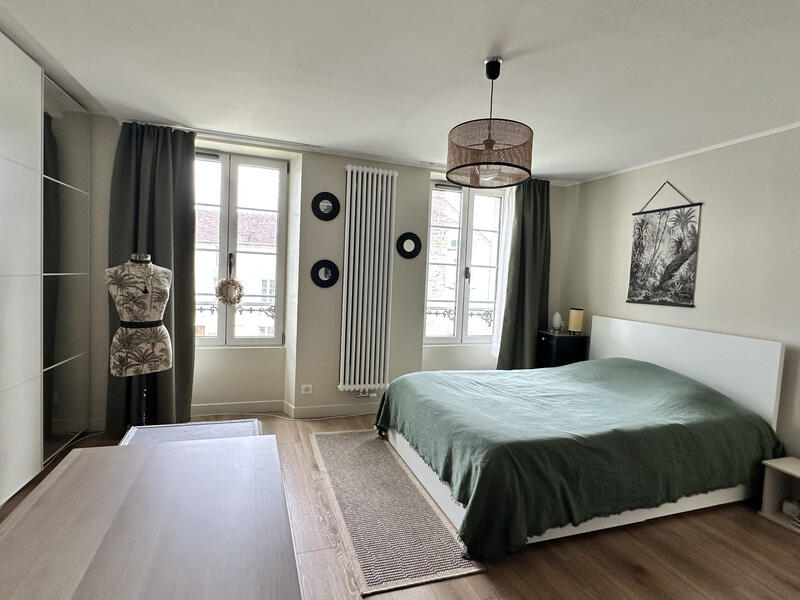 Maison ancienne - 210 m² - 8 pièces