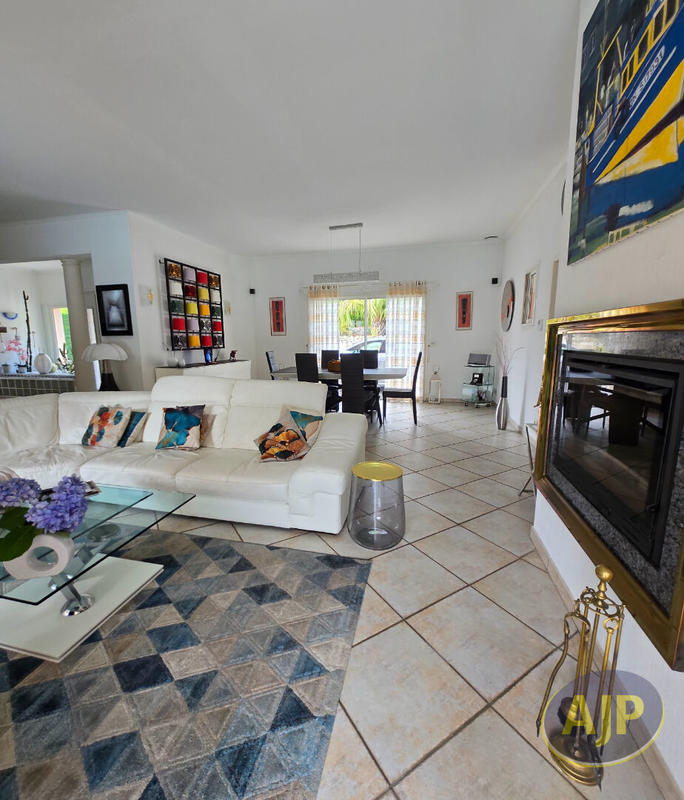 Maison - 205 m² - 6 pièces