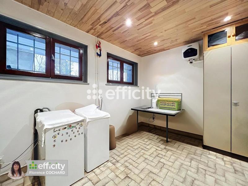 Maison - 220 m² - 7 pièces