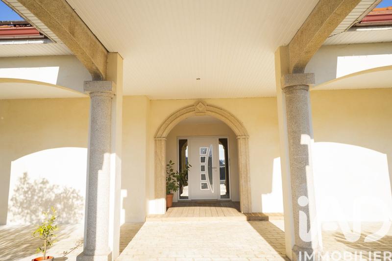 Maison - 274 m² - 5 pièces