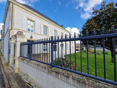 Maison - 213 m² - 8 pièces