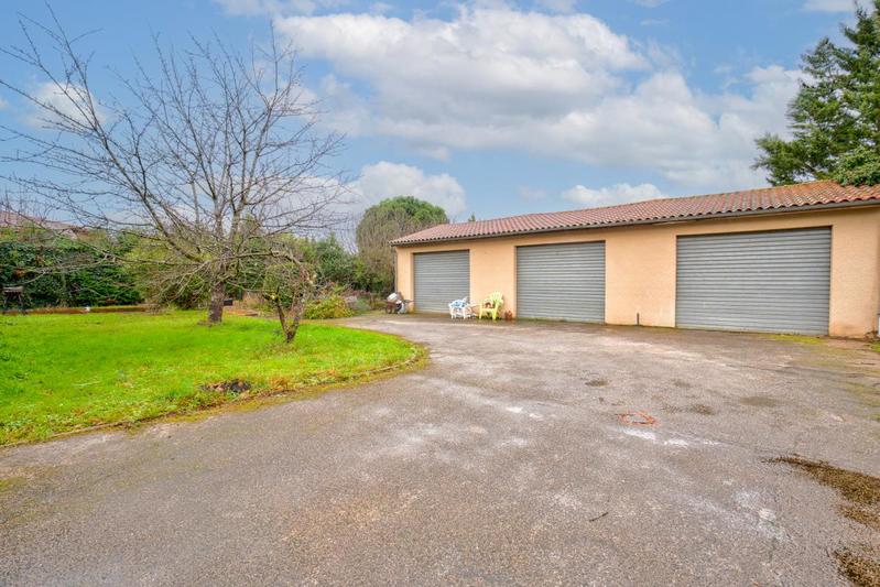 Maison - 243 m² - 6 pièces