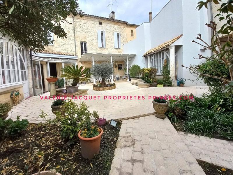 Maison - 220 m² - 7 pièces